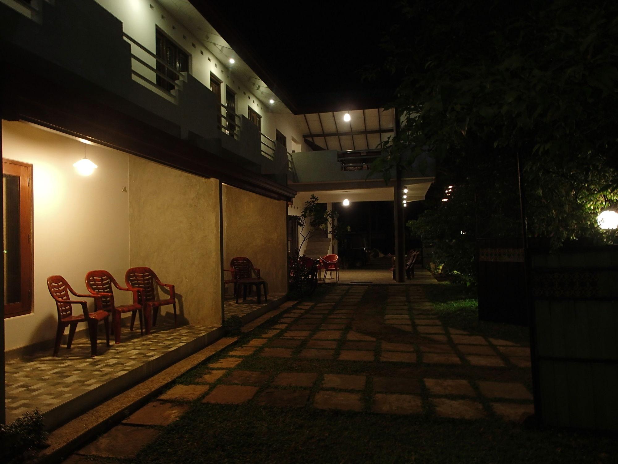 Kutumbaya Apartment Anuradhapura Exterior photo