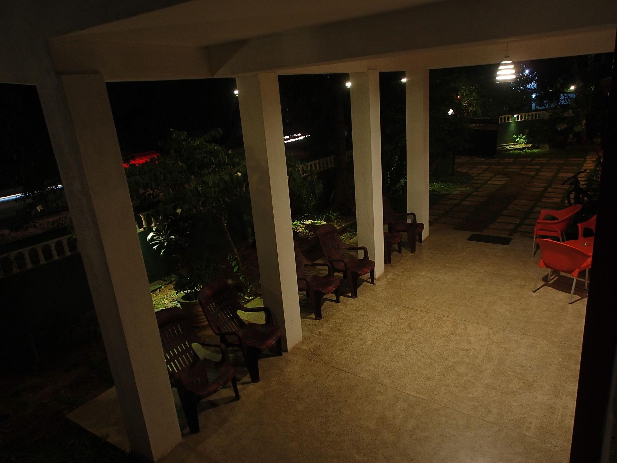 Kutumbaya Apartment Anuradhapura Exterior photo